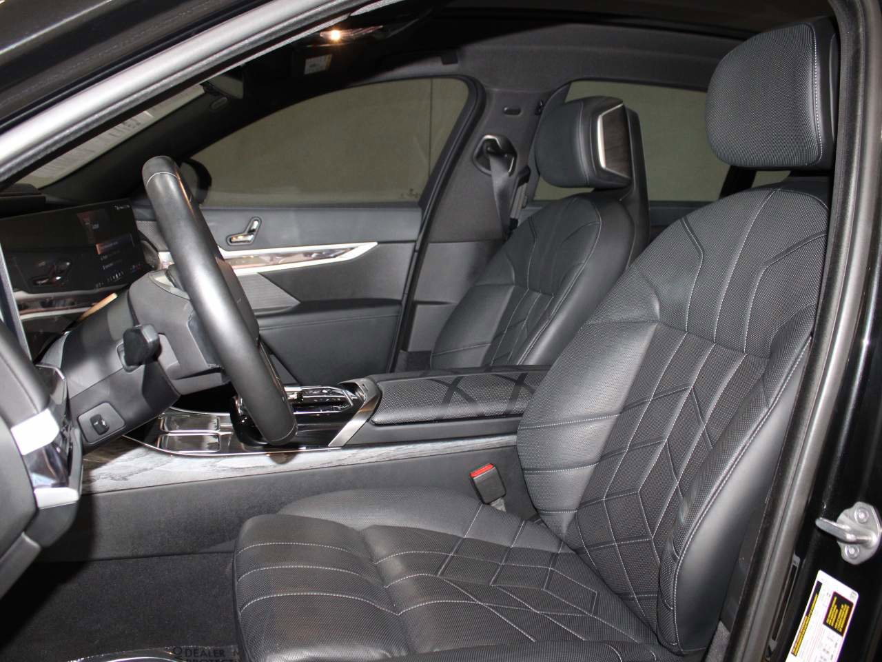 Certified 2024 BMW i7 eDrive50 w/ Executive Package RWD image 13