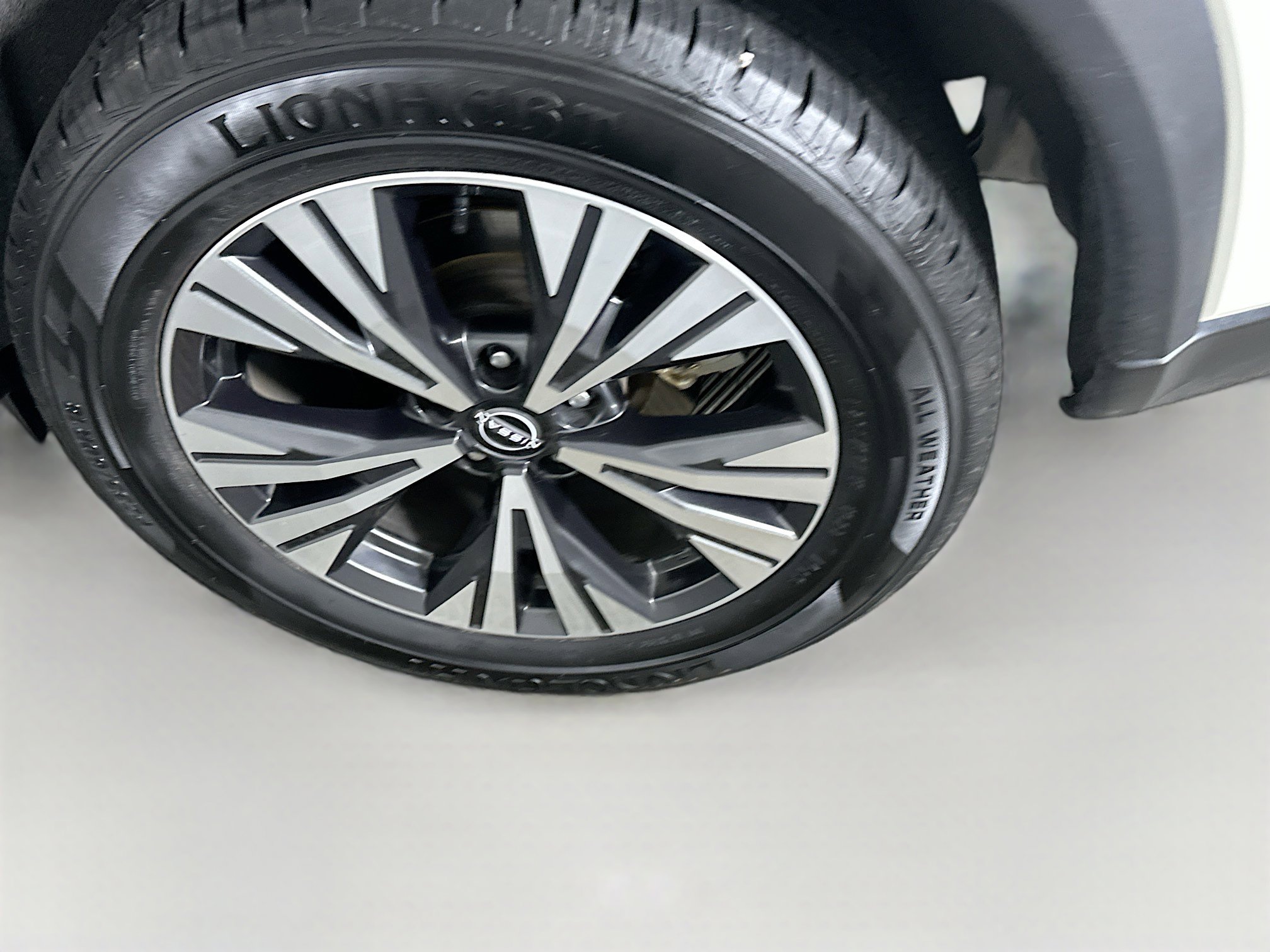 Used 2023 Nissan Rogue SV FWD image 11