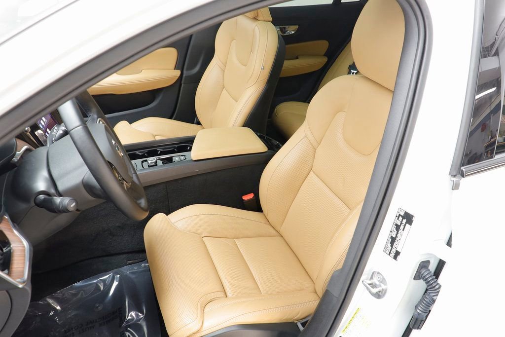 Used 2024 Volvo V60 B5 Cross Country Ultimate image 15