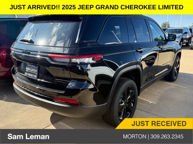 New 2025 Jeep Grand Cherokee Limited w/ Black Appearance Package image 8