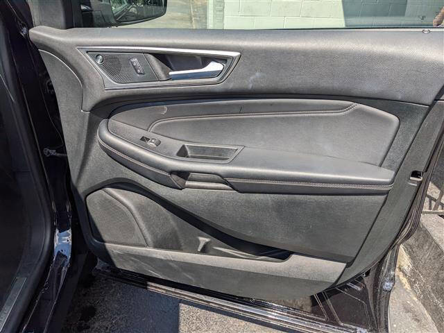 Used 2024 Ford Edge Titanium image 17