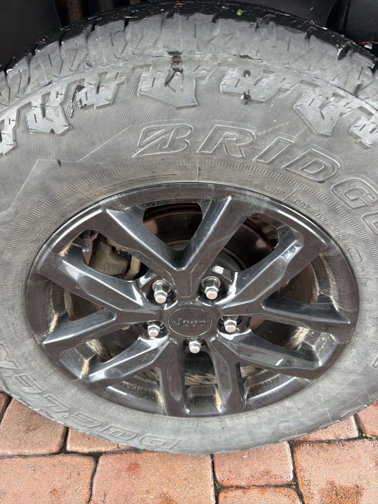 Used 2009 Jeep Wrangler Unlimited Rubicon w/ Dual Top Group image 27