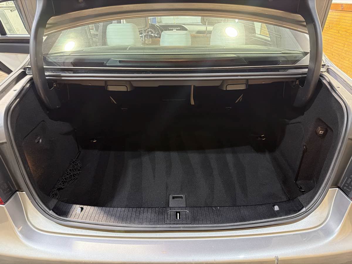 Used 2014 Mercedes-Benz E 550 4MATIC Sedan w/ Premium 1 Package image 14