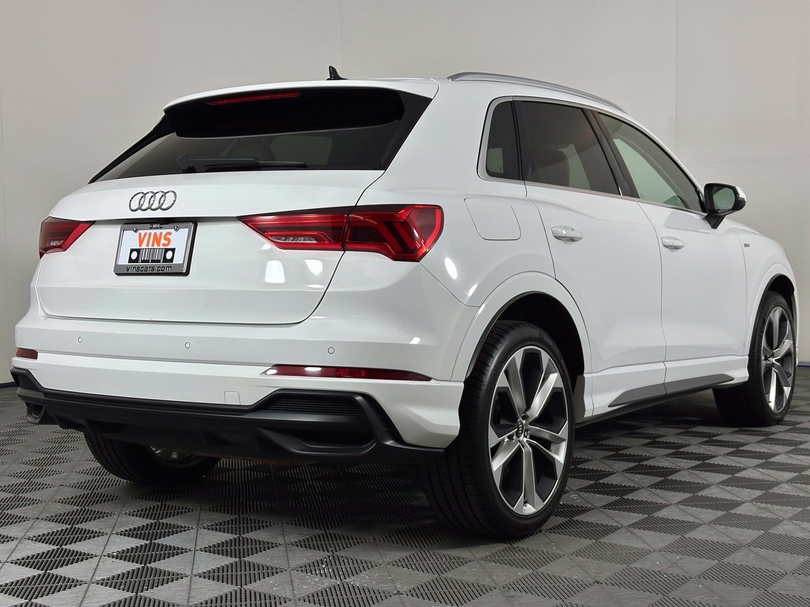Used 2020 Audi Q3 2.0T Premium Plus w/ Premium Plus Package AWD/4WD image 4