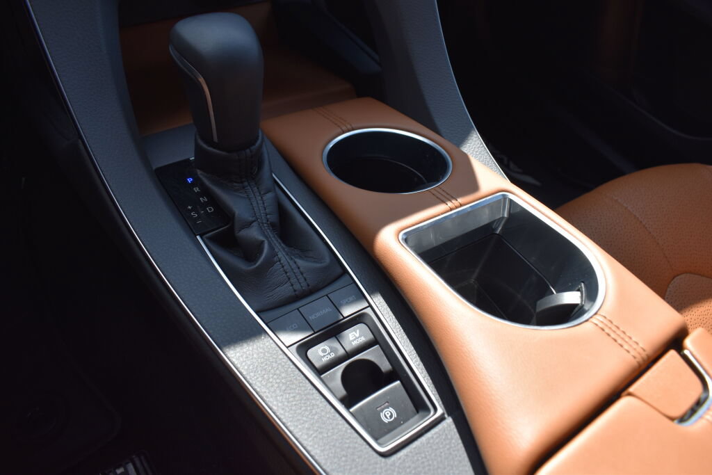 Certified 2019 Toyota Avalon Limited w/ Advanced Safety Package FWD image 13
