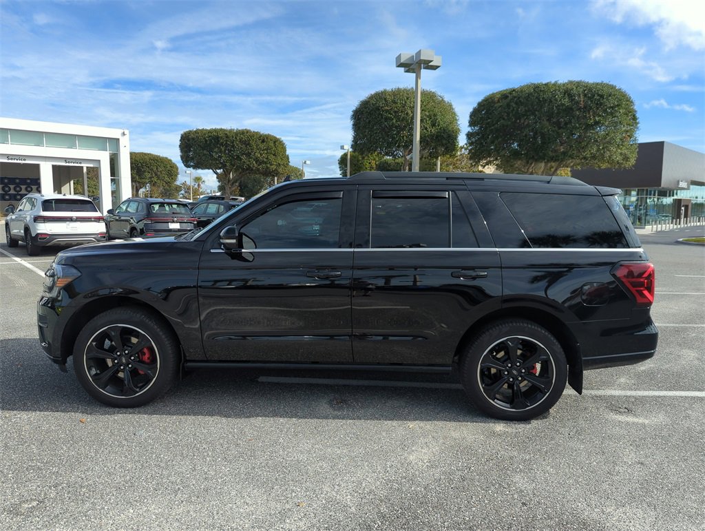 Used 2024 Ford Expedition Limited image 11