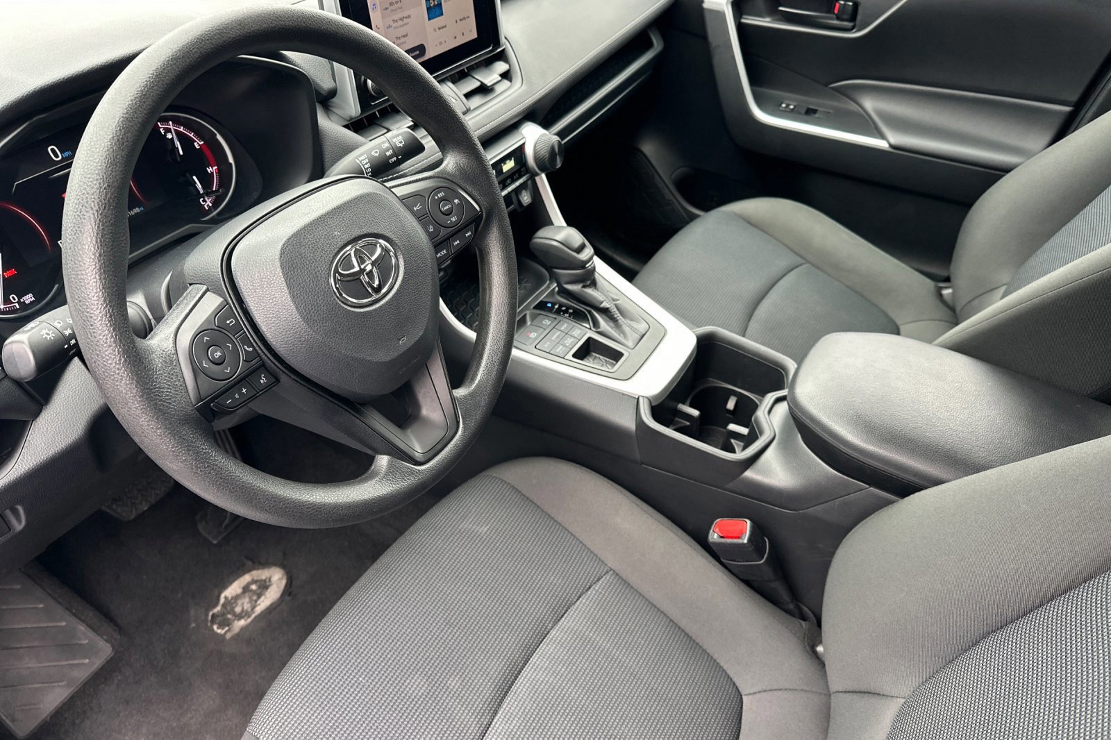 Used 2024 Toyota RAV4 LE image 10