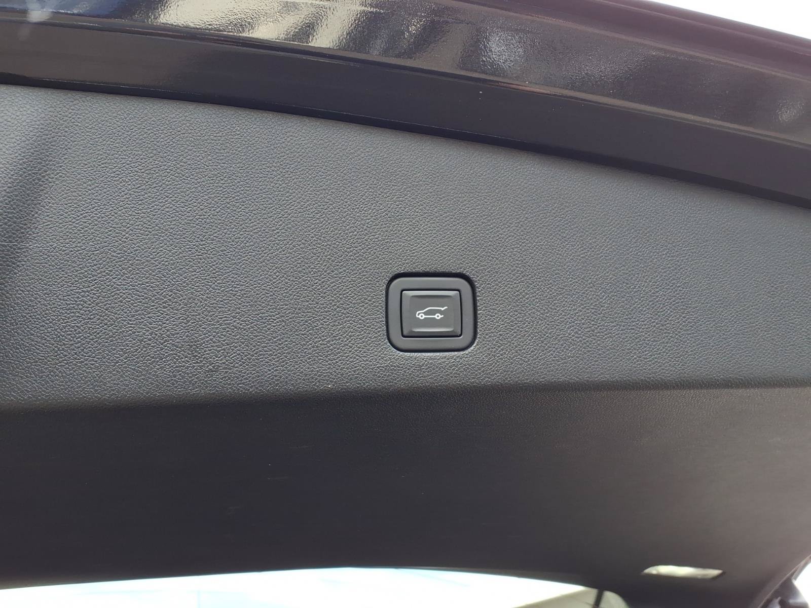 Certified 2024 Cadillac XT6 Luxury w/ LPO, Floor Liner Package AWD/4WD image 16