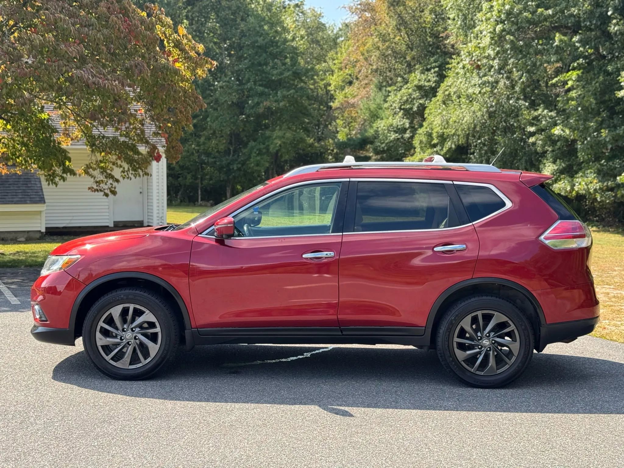 Used 2016 Nissan Rogue SL w/ SL Premium Package image 4