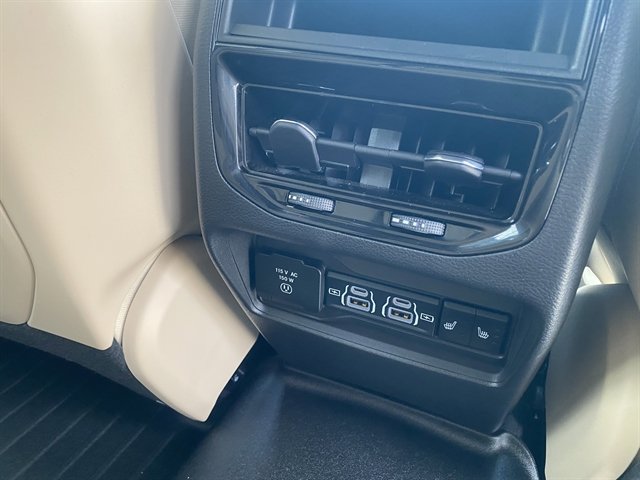 Used 2024 Jeep Grand Cherokee Limited AWD/4WD image 7