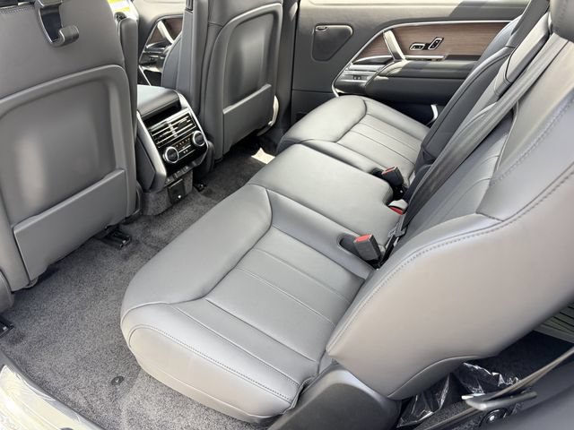 New 2026 Land Rover Range Rover Long Wheelbase SE AWD/4WD image 15