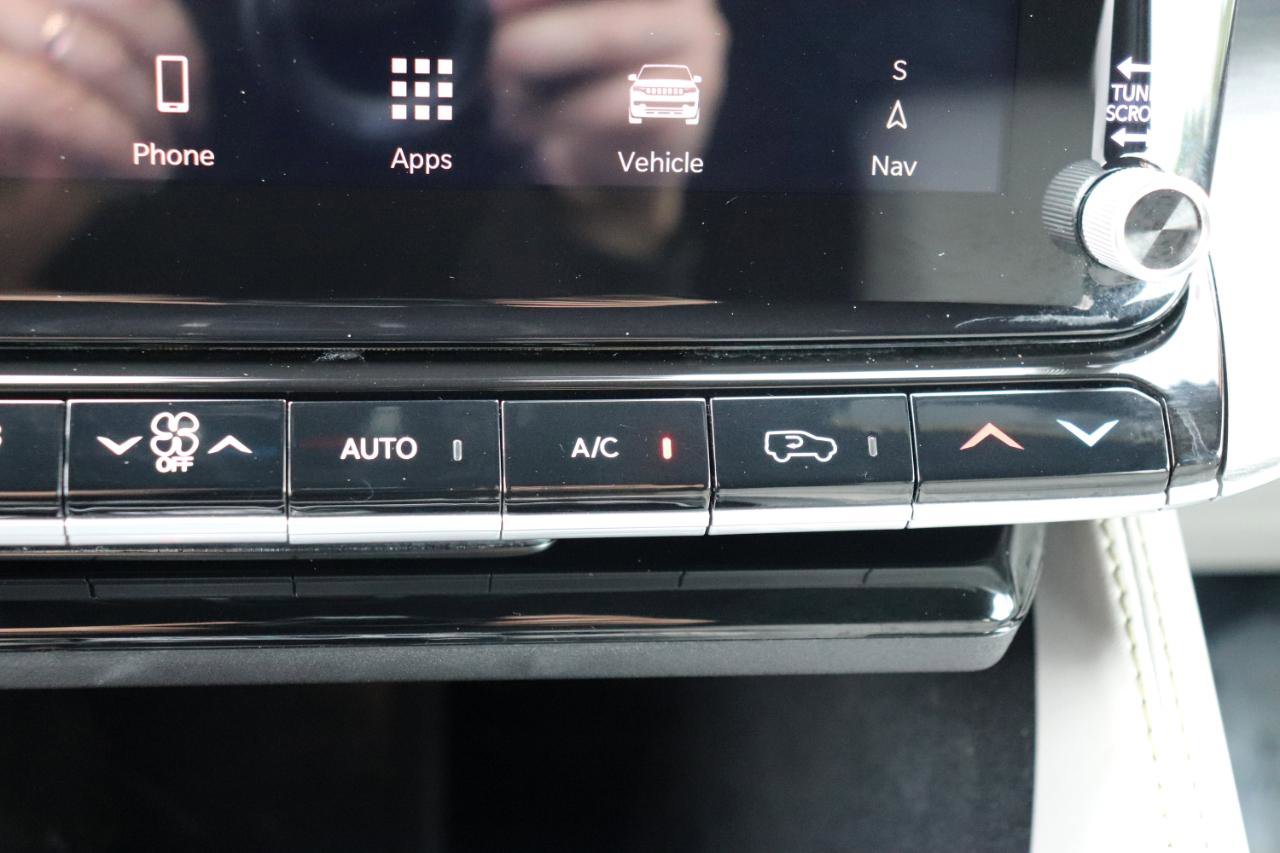 Used 2025 Jeep Wagoneer Series II AWD/4WD image 43