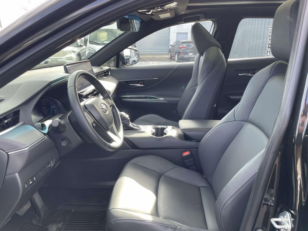 Used 2024 Toyota Venza Nightshade image 13