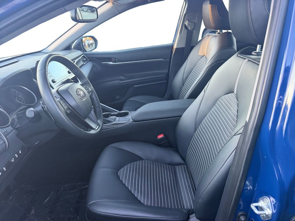 Used 2023 Toyota Camry SE w/ Cold Weather Package image 9