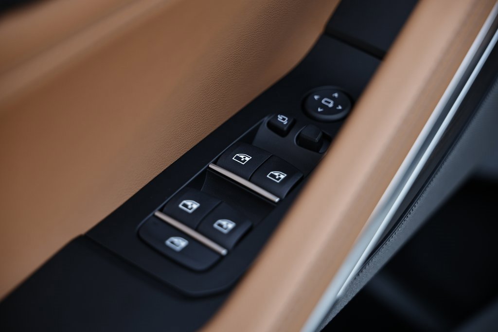 New 2026 BMW X6 xDrive40i w/ Climate Comfort Package image 18