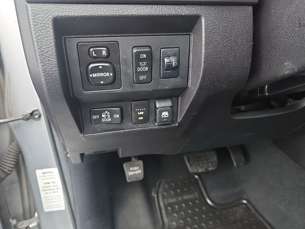 Used 2015 Toyota Tundra SR5 w/ SR5 Upgrade Package image 23