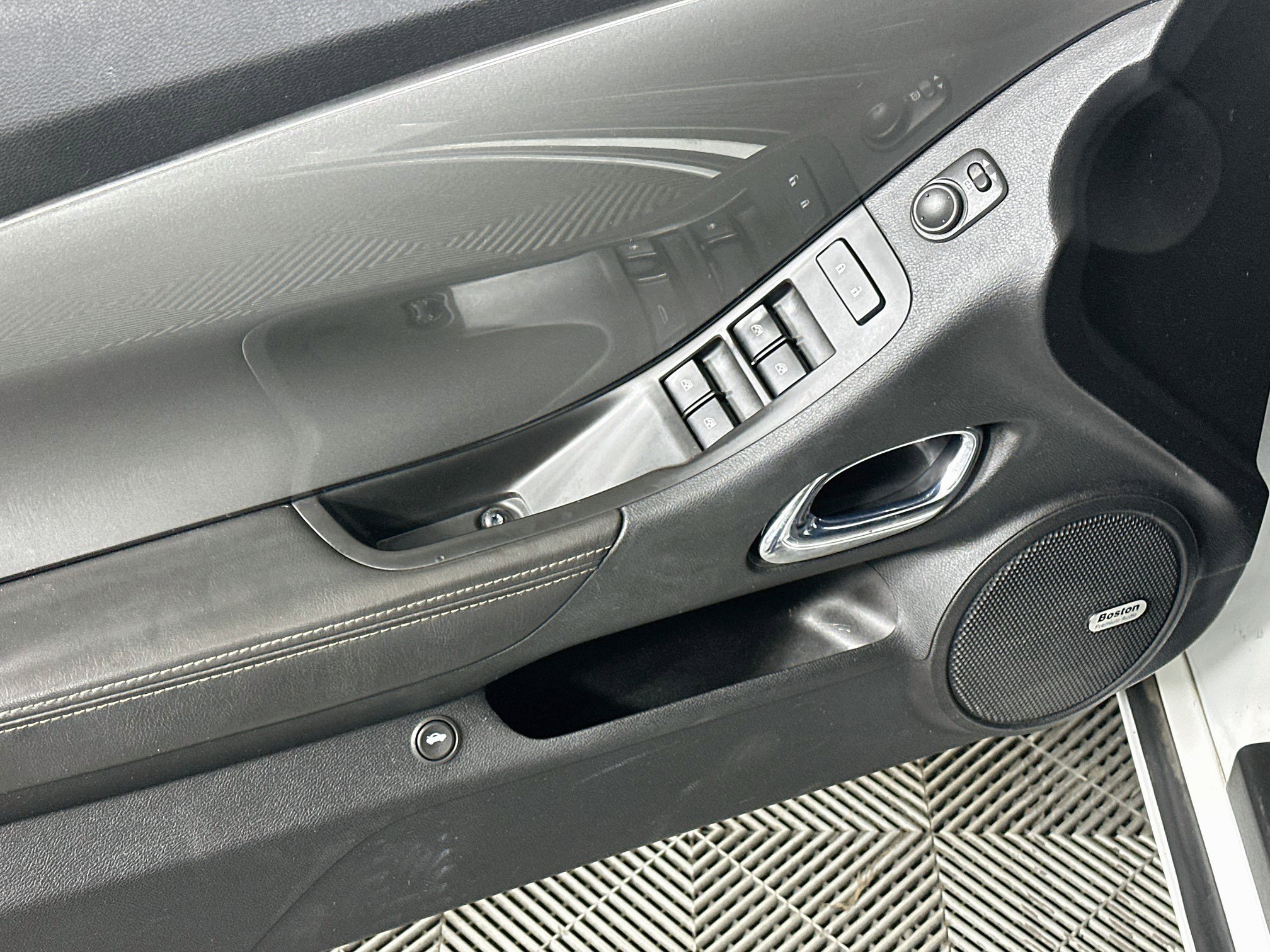 Used 2012 Chevrolet Camaro LT RWD image 15