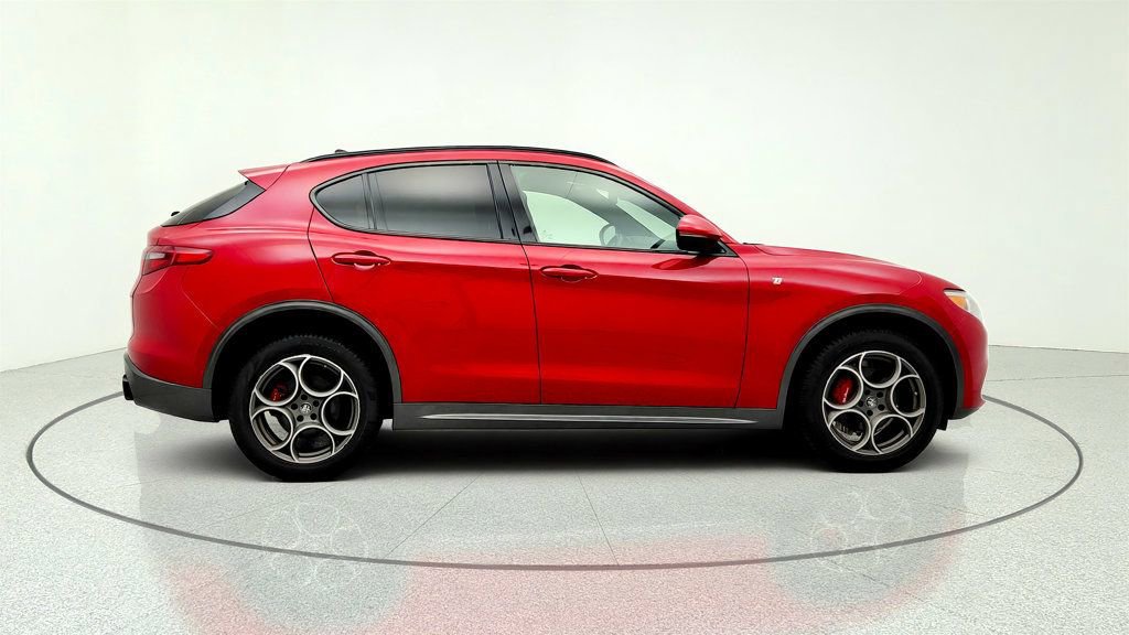 Used 2022 Alfa Romeo Stelvio Ti AWD/4WD image 4