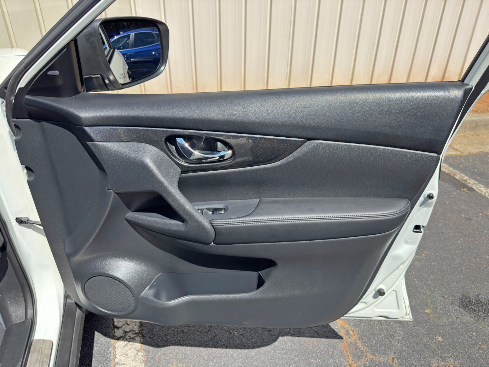 Used 2017 Nissan Rogue SV FWD image 39