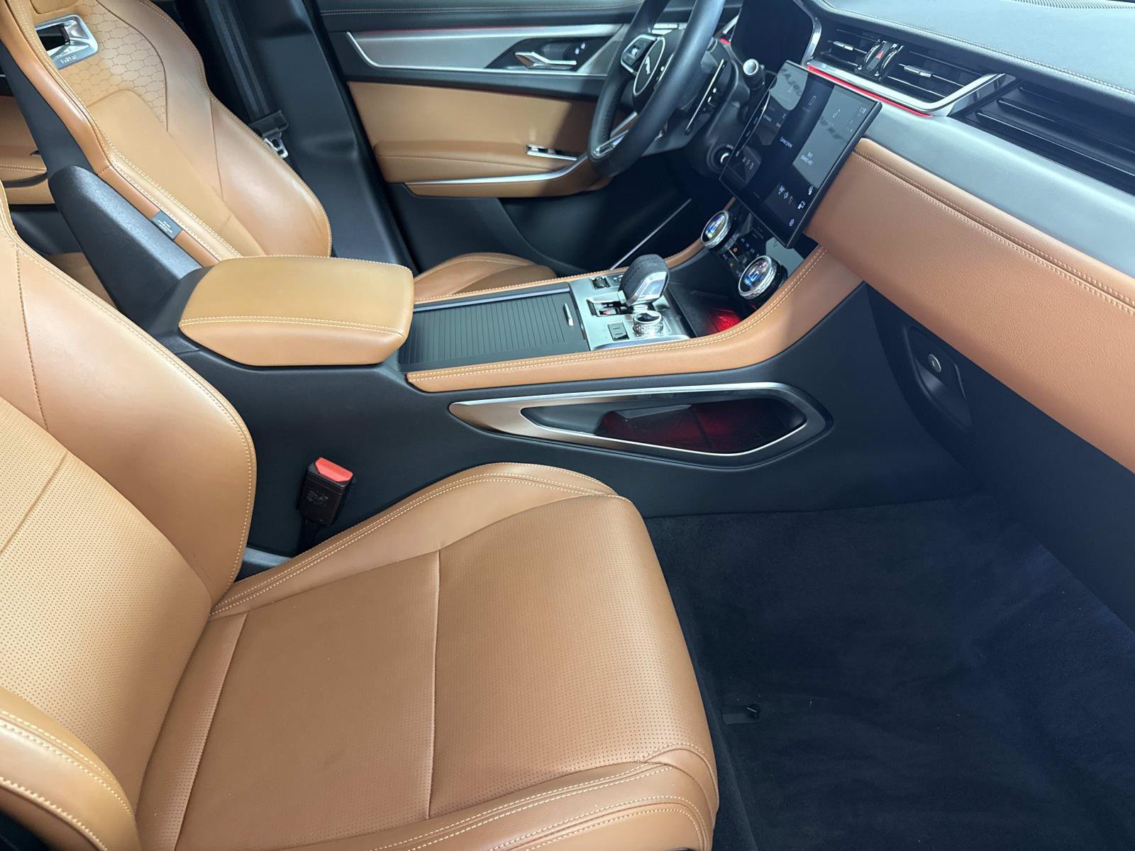 Certified 2026 Jaguar F-PACE R-Dynamic S AWD/4WD image 11