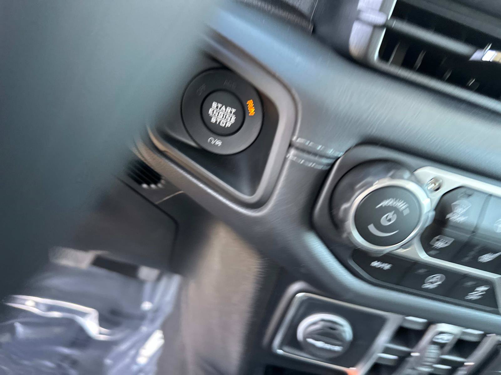 New 2025 Jeep Wrangler Unlimited Sahara AWD/4WD image 26