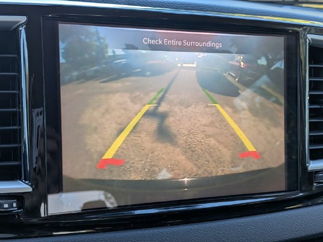 Used 2024 Chrysler Pacifica Touring-L FWD image 21