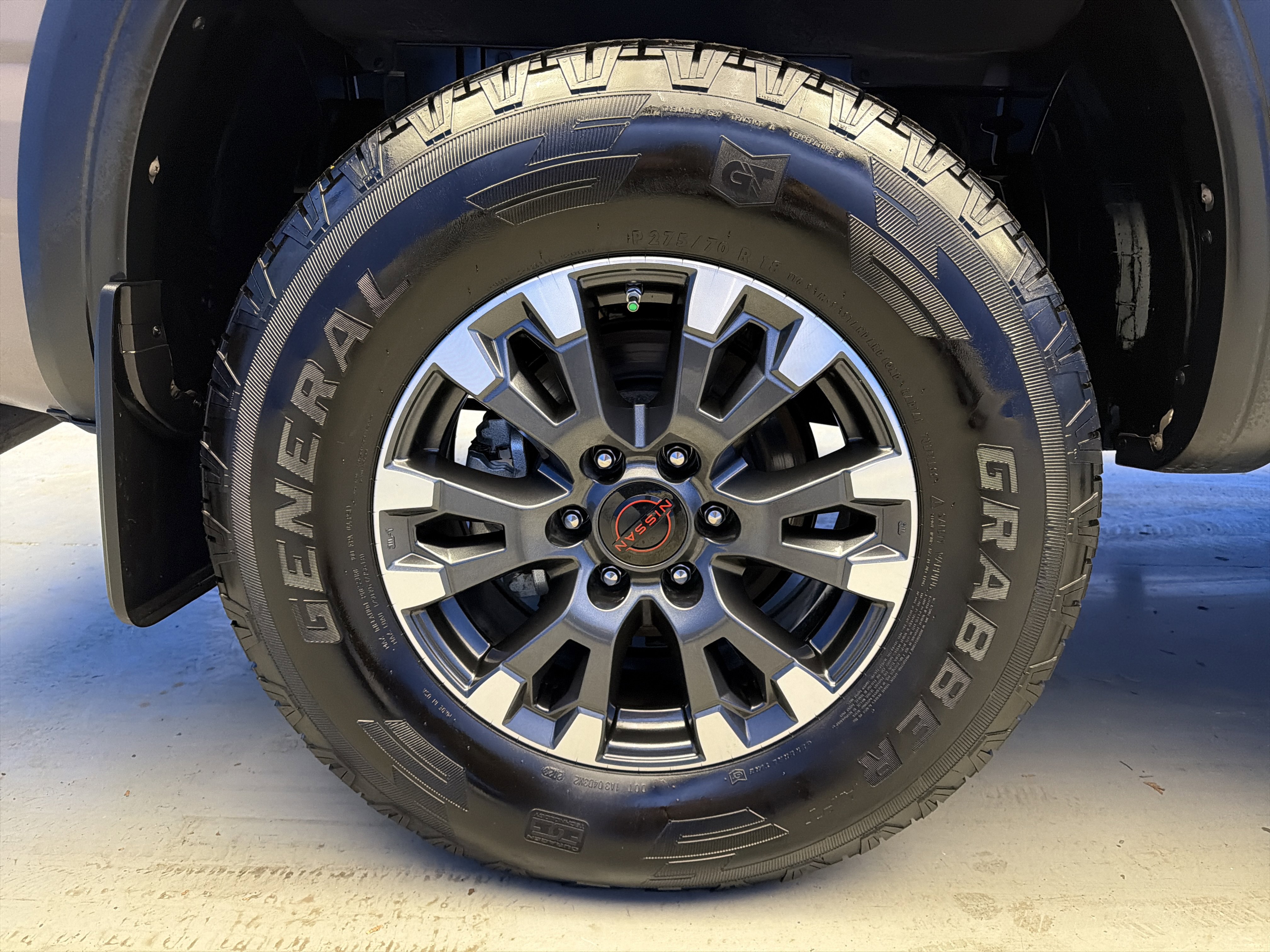 Used 2023 Nissan Titan PRO-4X w/ Pro-4x Convenience Package image 9