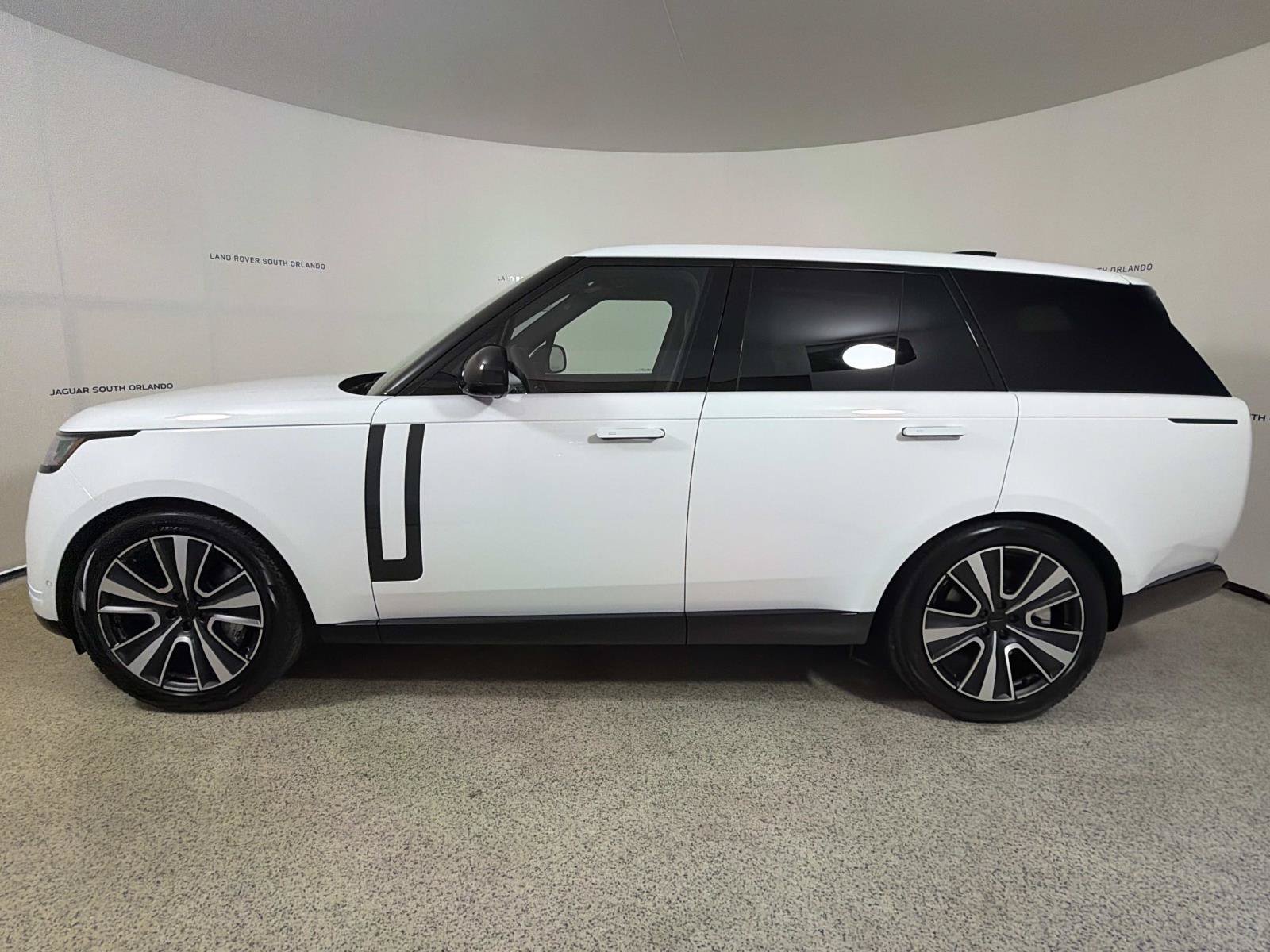 New 2026 Land Rover Range Rover SE AWD/4WD image 2