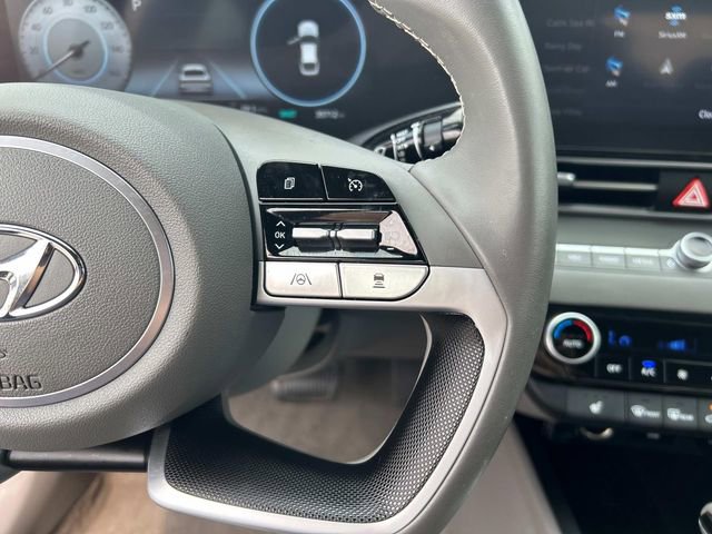 Used 2023 Hyundai Elantra SEL w/ Convenience Package image 25