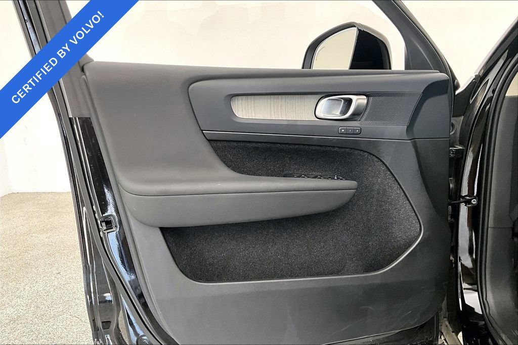 Used 2025 Volvo XC40 B5 Plus AWD/4WD image 20
