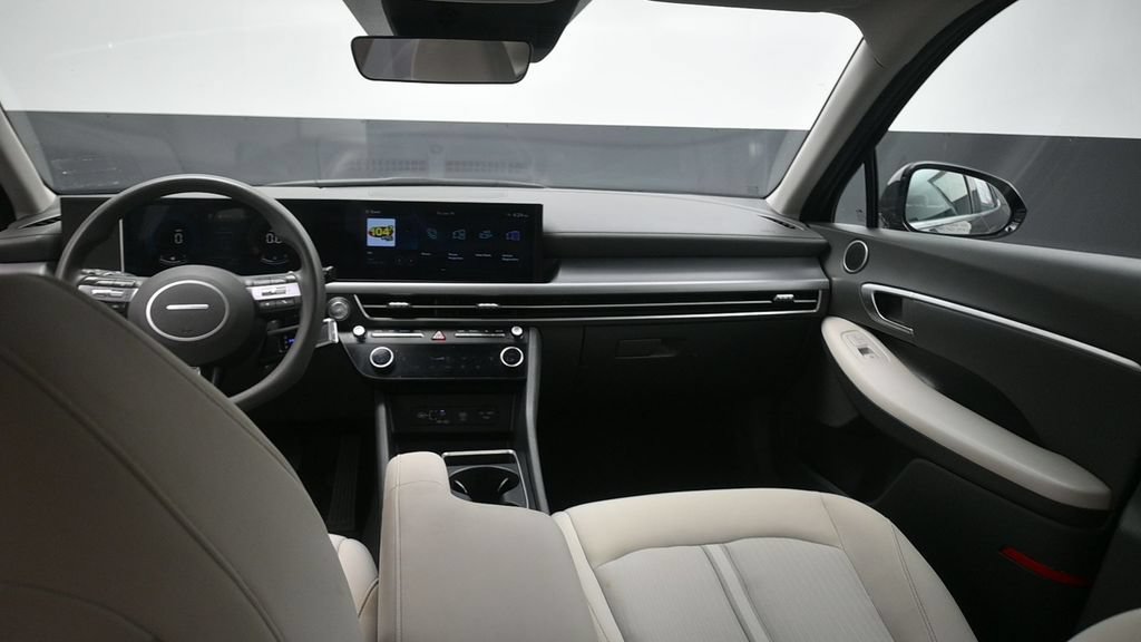 Used 2025 Hyundai Sonata SEL FWD image 17