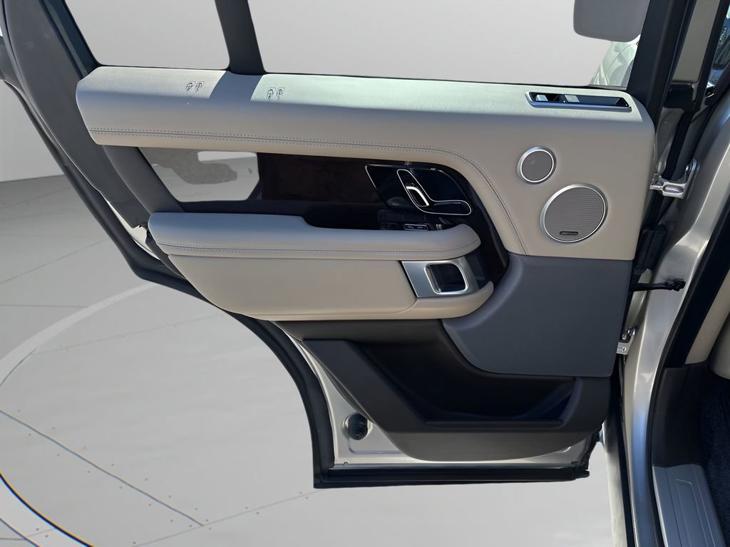 Used 2020 Land Rover Range Rover HSE image 18