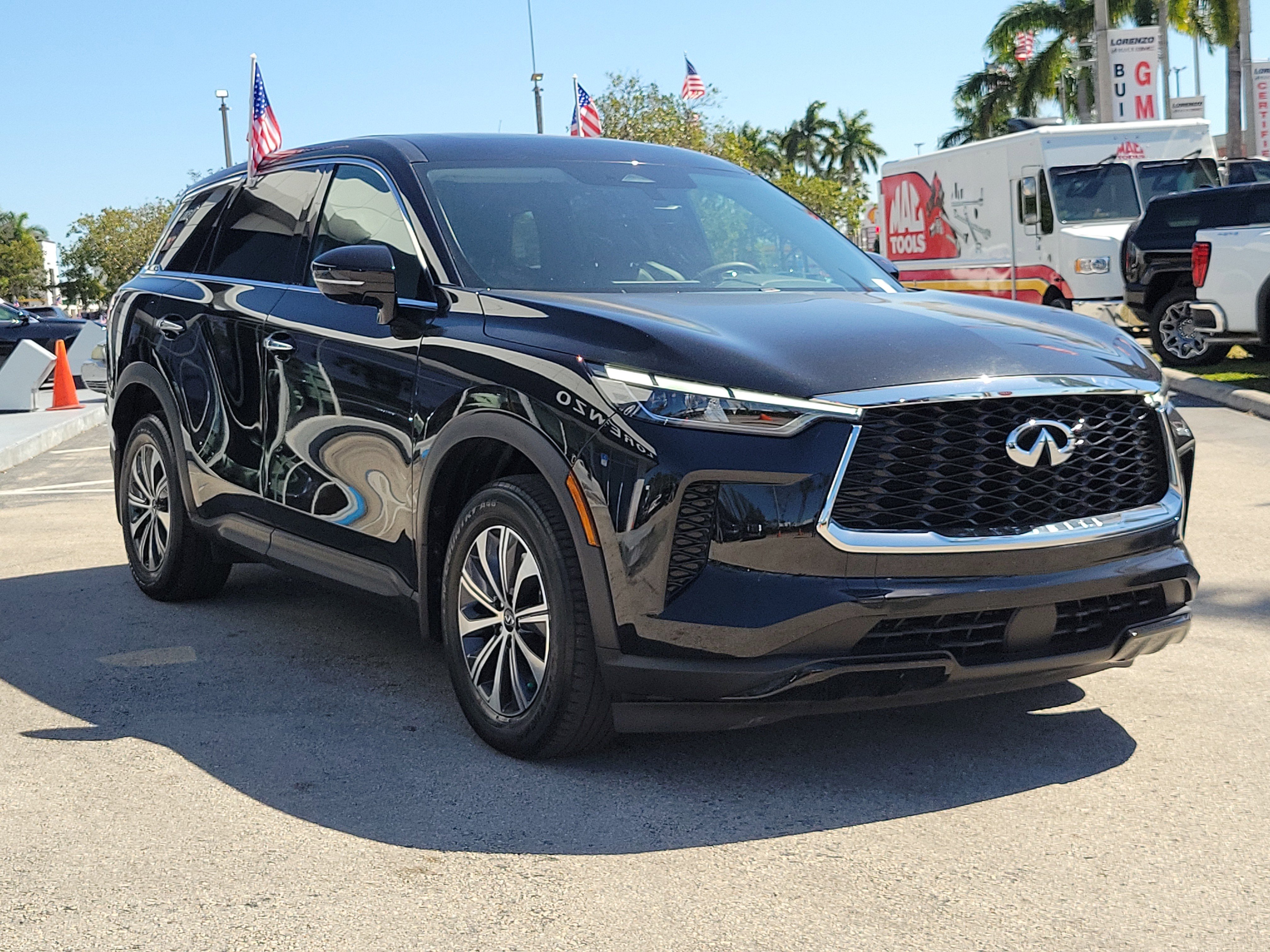 Used 2023 INFINITI QX60 Pure image 3