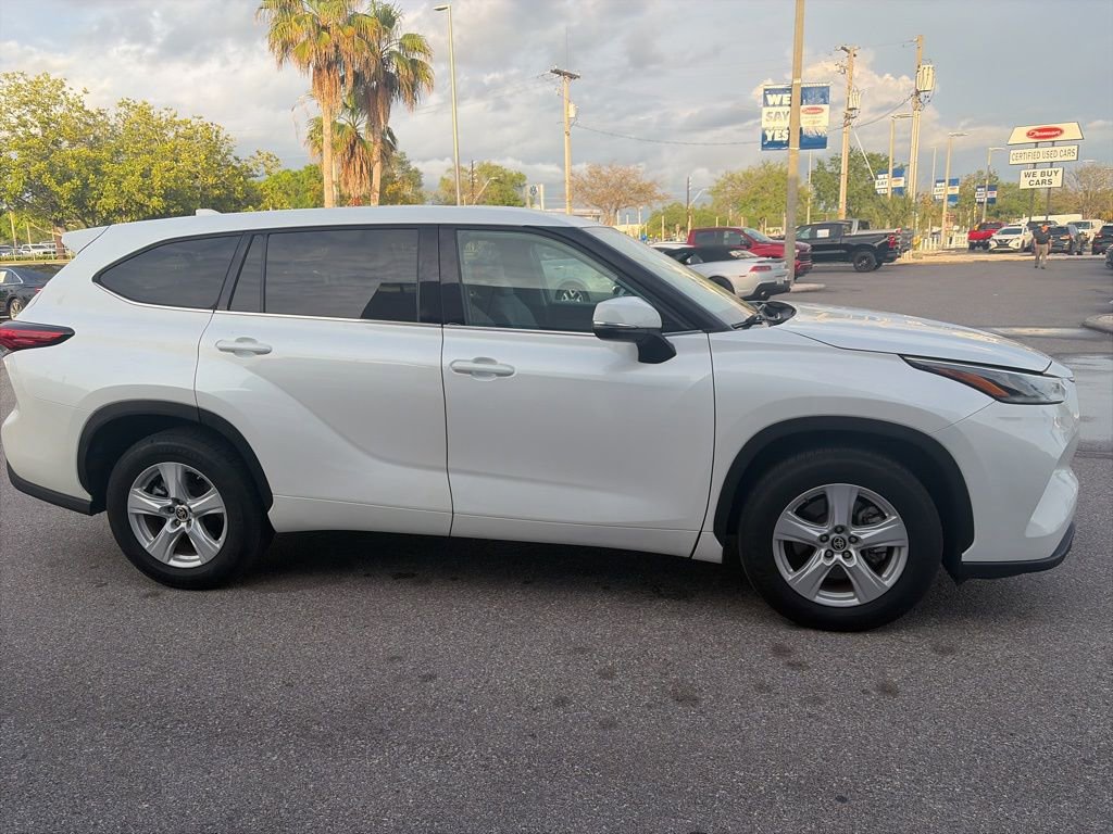 Used 2021 Toyota Highlander L image 6