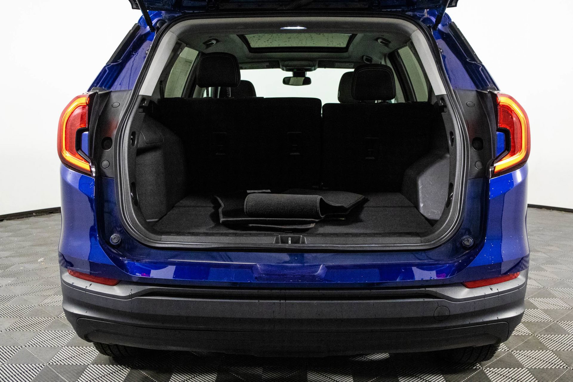 Certified 2022 GMC Terrain SLE w/ Driver Convenience Package image 37