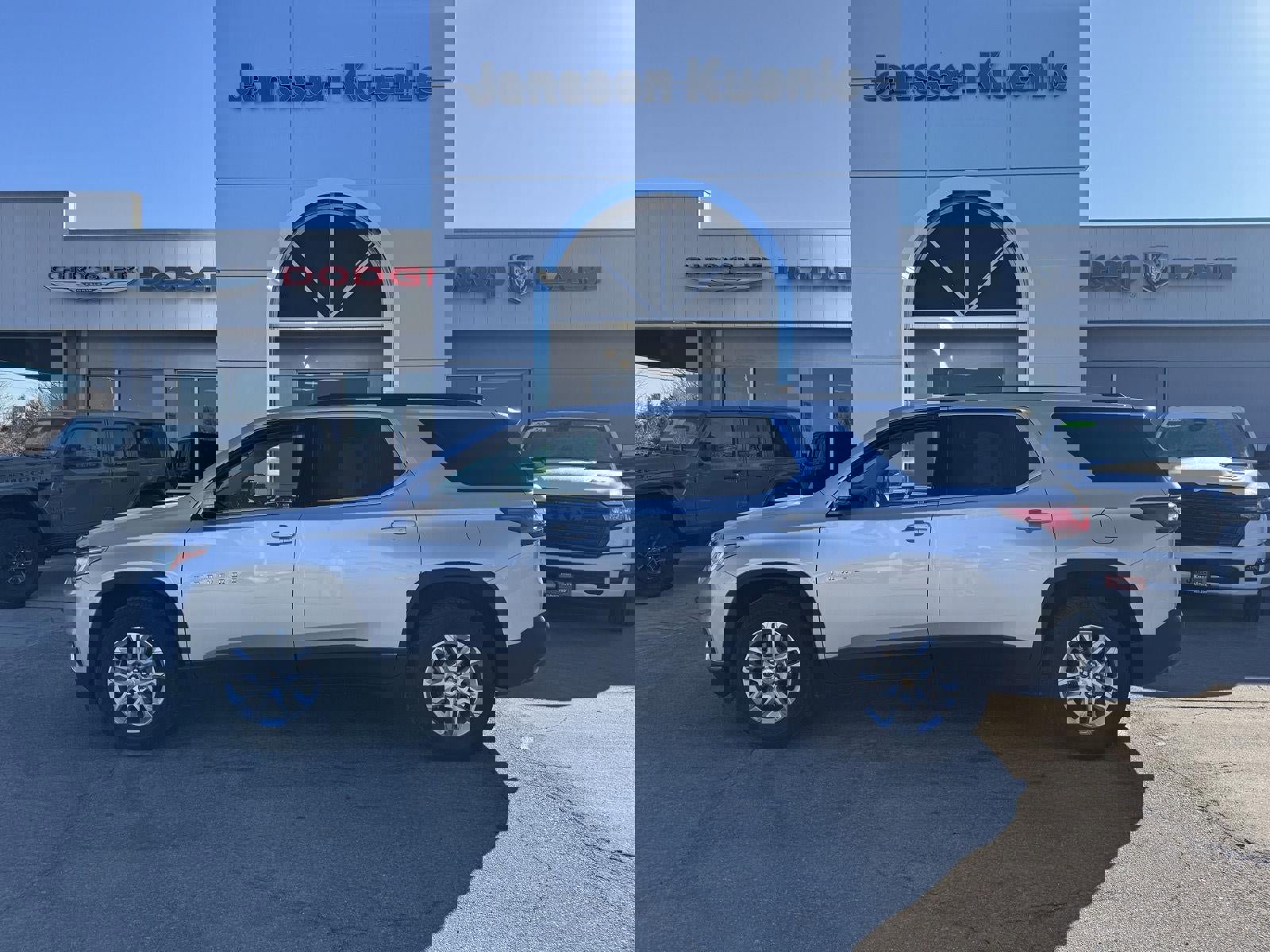 Used 2020 Chevrolet Traverse LT w/ LPO, Cargo Package image 1