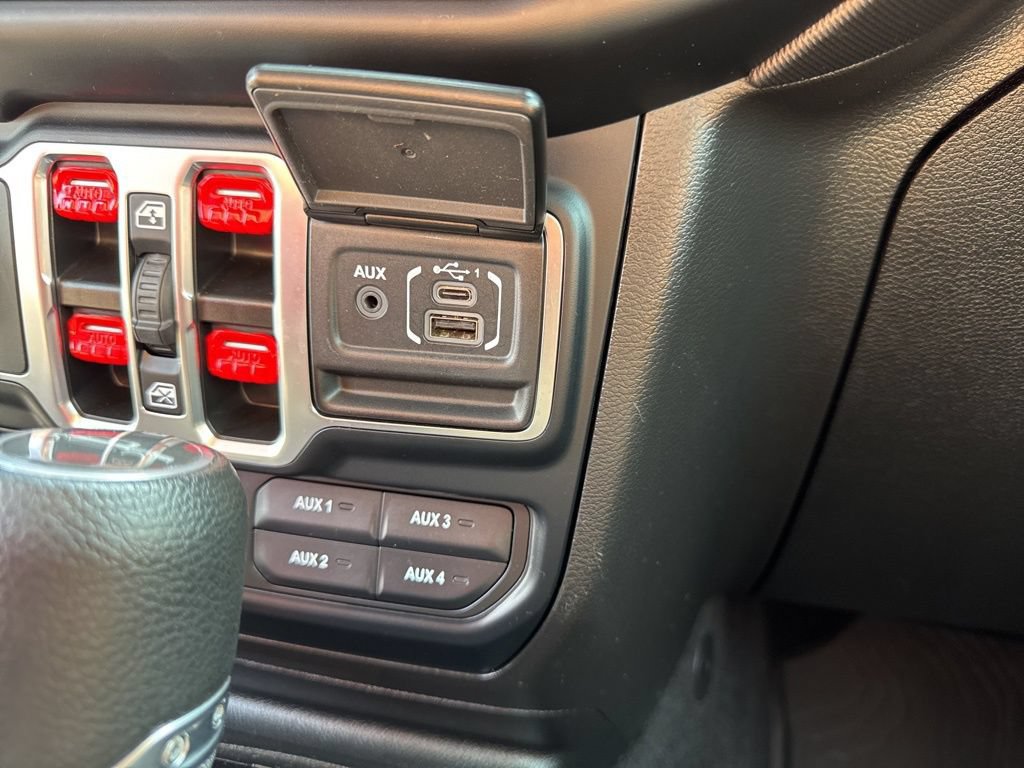 Used 2023 Jeep Gladiator Overland AWD/4WD image 39