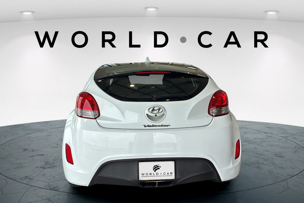 Used 2016 Hyundai Veloster FWD image 4