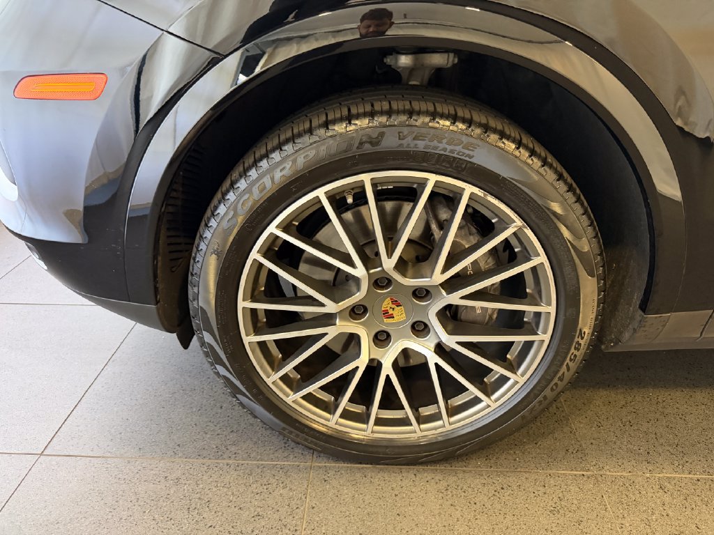 Certified 2023 Porsche Cayenne Platinum Edition AWD/4WD image 10