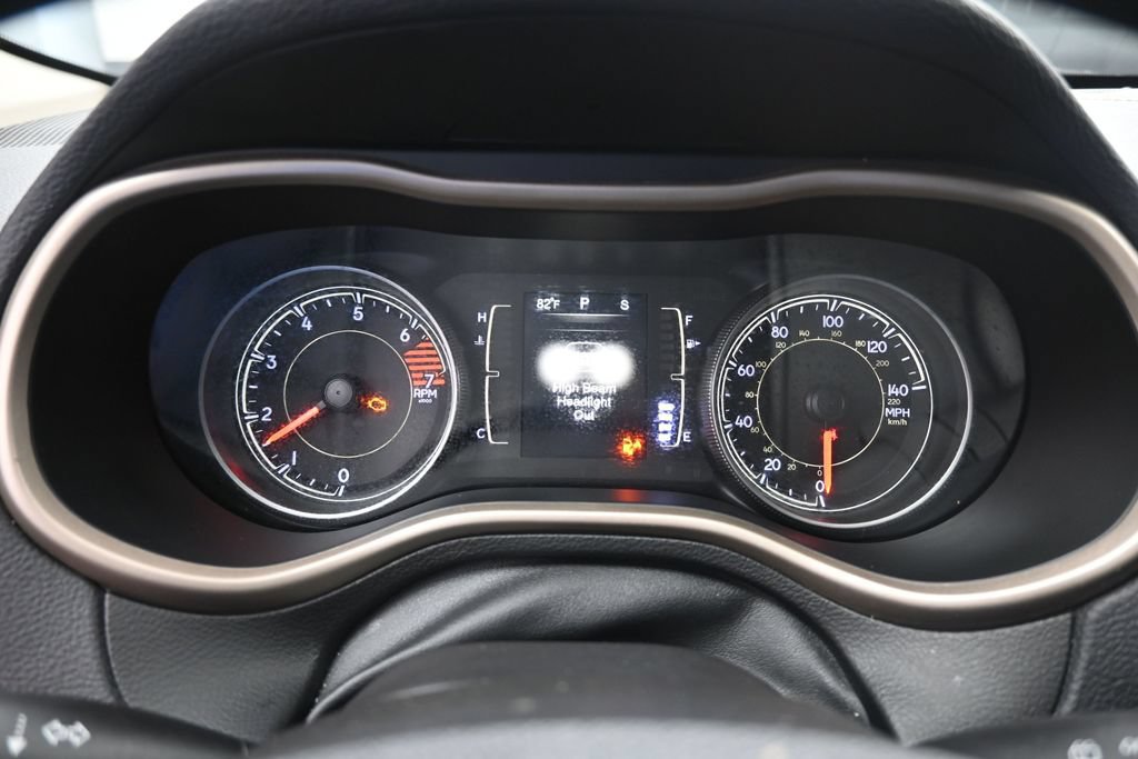 Used 2016 Jeep Cherokee Latitude w/ Safety/Convenience Group AWD/4WD image 10