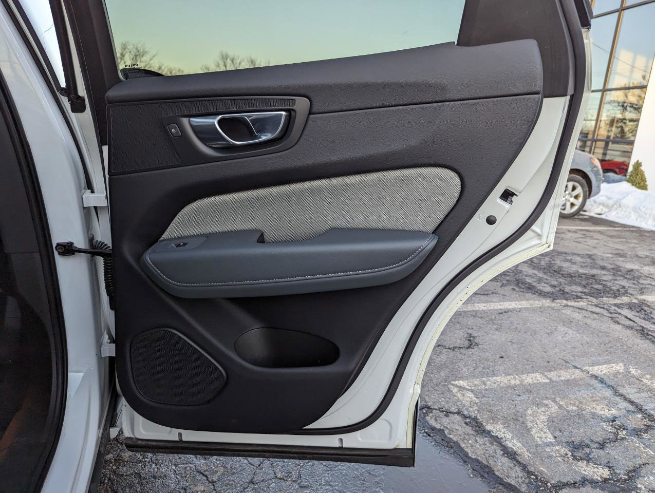 Used 2022 Volvo XC60 B5 R-Design w/ Advanced Package image 35