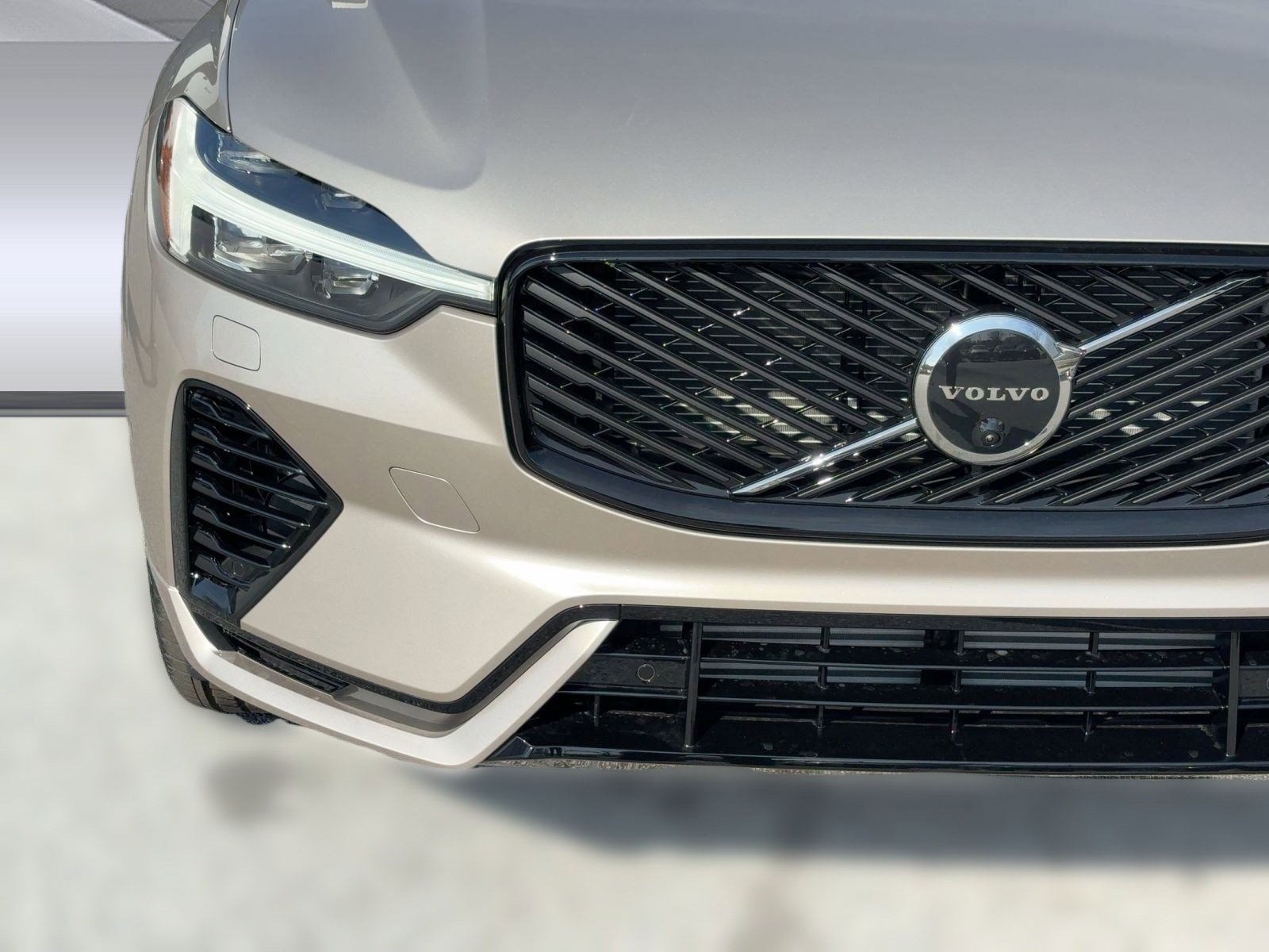 New 2026 Volvo XC60 T8 Plus w/ Protection Package Premier image 28