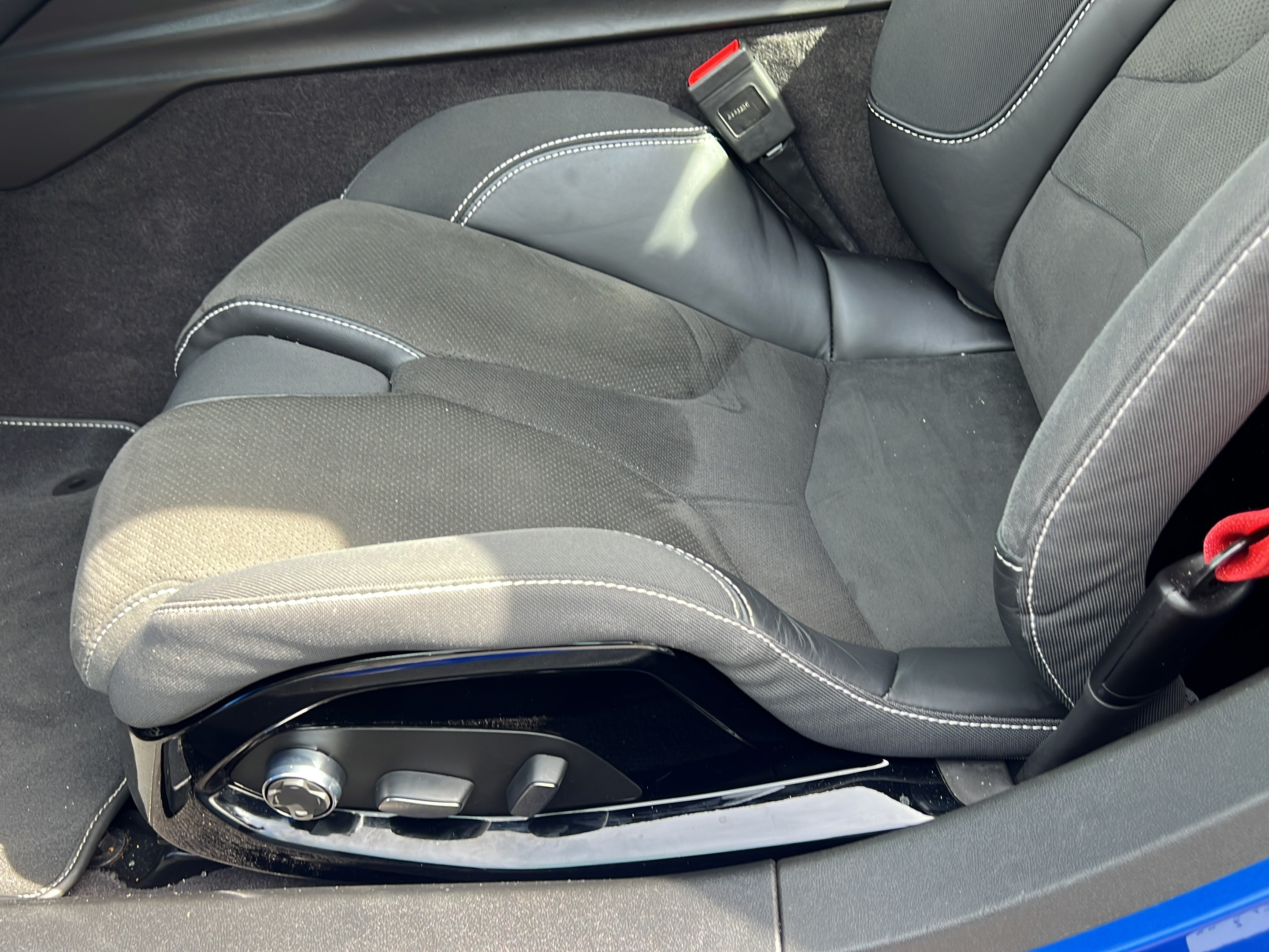 Used 2023 Chevrolet Corvette Stingray Preferred Conv w/ Z51 Performance Package RWD image 11