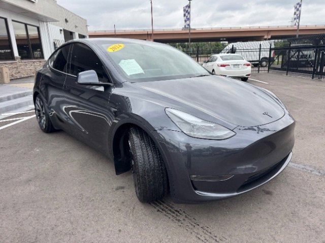 Used 2024 Tesla Model Y Performance image 3