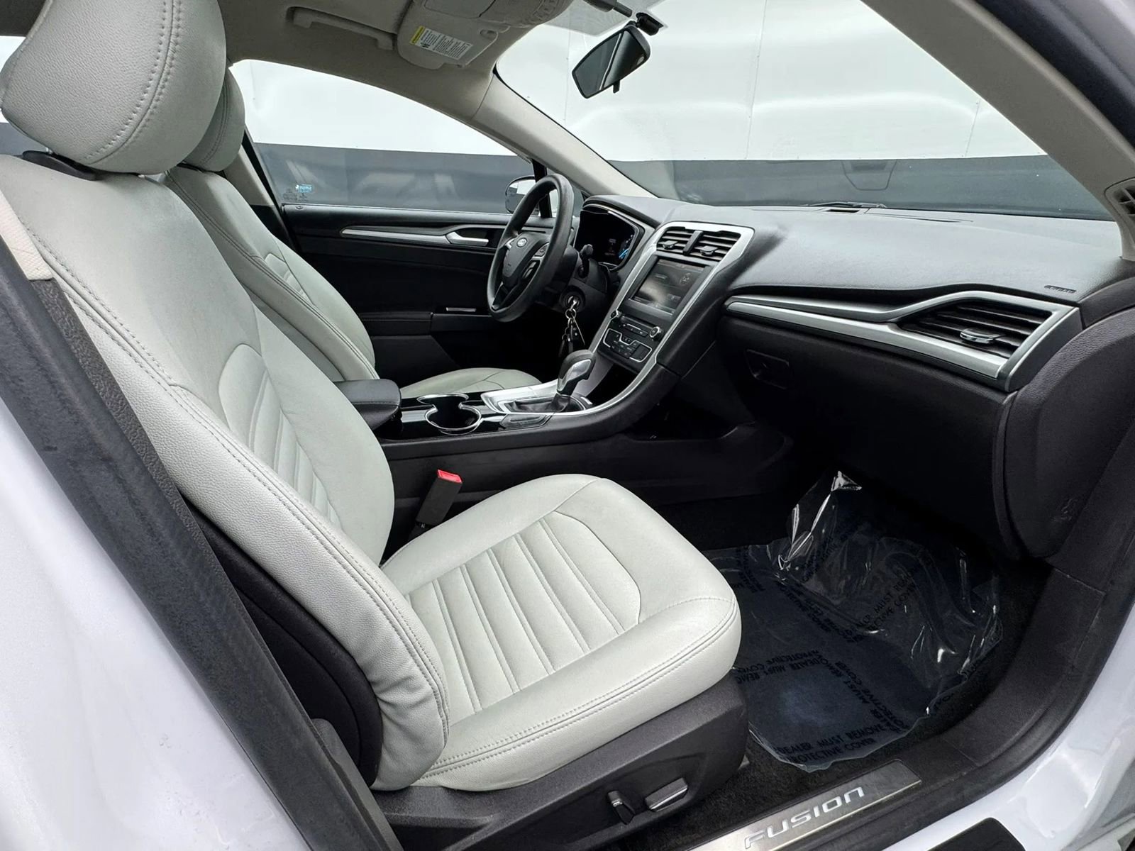 Used 2016 Ford Fusion SE image 31