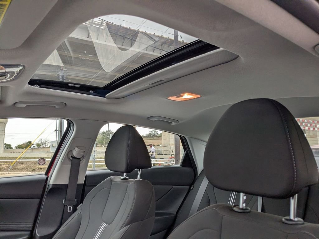 Used 2025 Hyundai Elantra SEL image 22