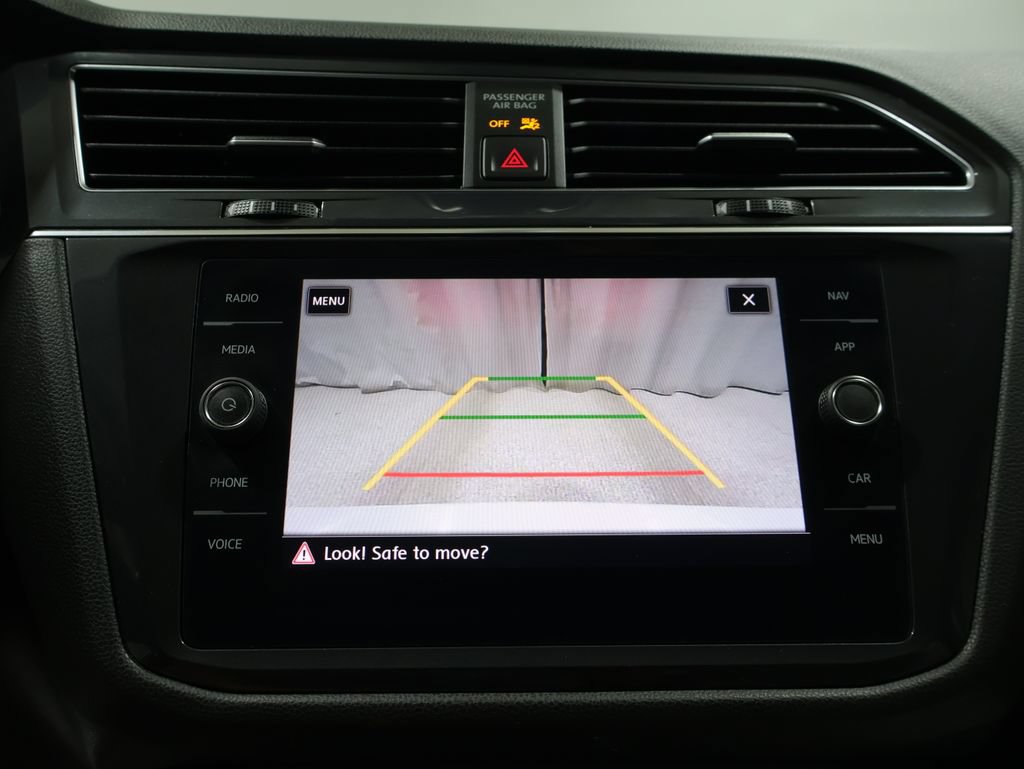 Used 2020 Volkswagen Tiguan SEL AWD/4WD image 27