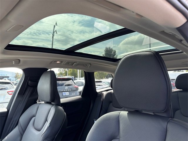 Used 2022 Volvo XC60 B5 Momentum w/ Advanced Package image 26