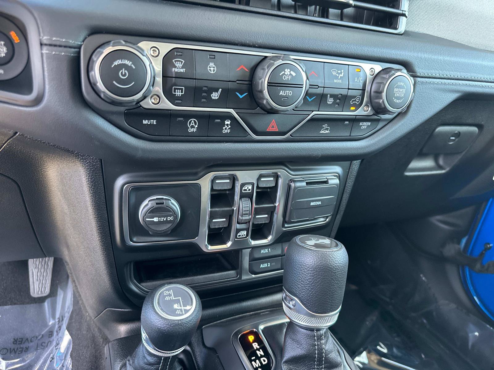 New 2025 Jeep Wrangler Unlimited Sahara AWD/4WD image 22