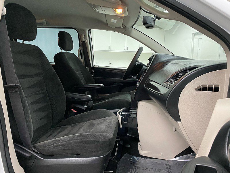 Used 2016 Dodge Grand Caravan American Value Package w/ UConnect Hands-Free Group image 14